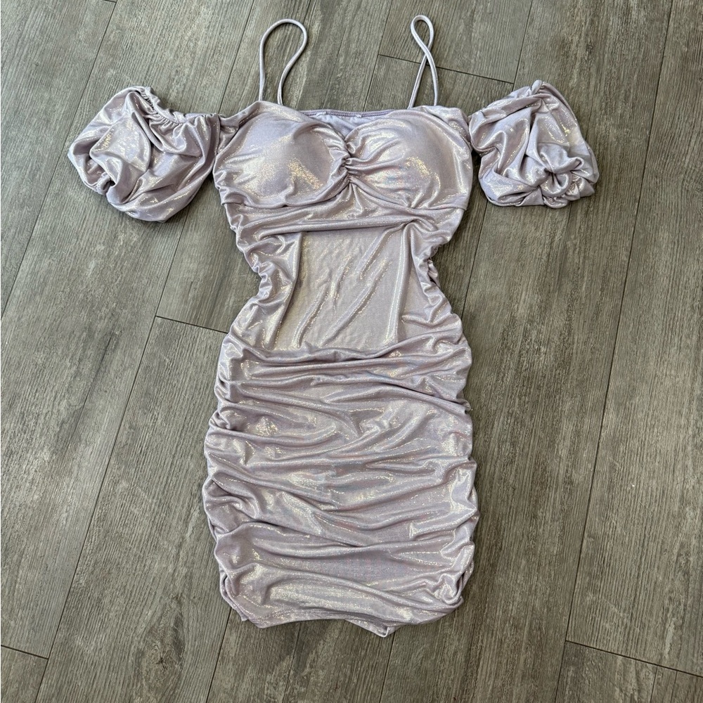 BUNDLE 2 ITEMS FOR $8✨

🌸BOUTIQUE metallic light pink mini dress ✨